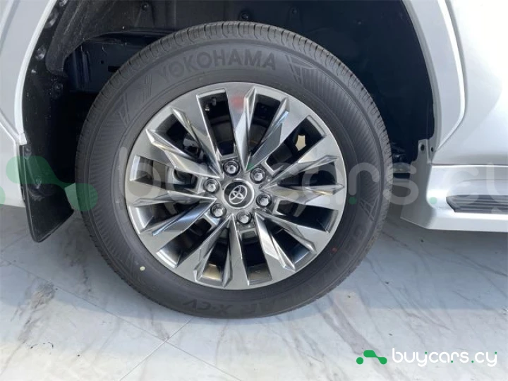 Toyota Land Cruiser 300 Белый