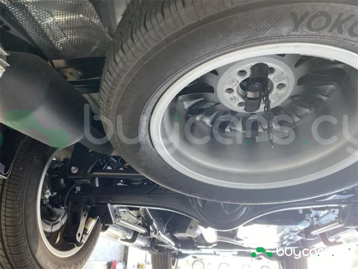 Toyota Land Cruiser 300 Белый