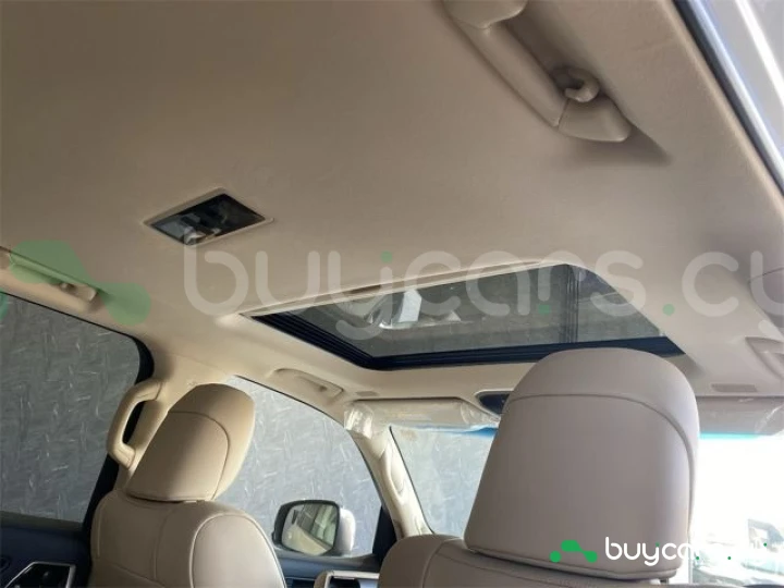 Toyota Land Cruiser 300 Белый