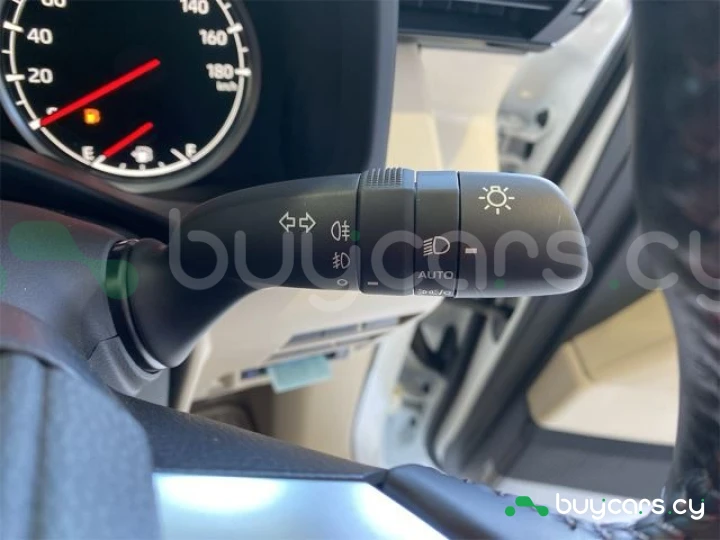 Toyota Land Cruiser 300 Белый