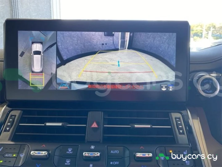 Toyota Land Cruiser 300 Белый