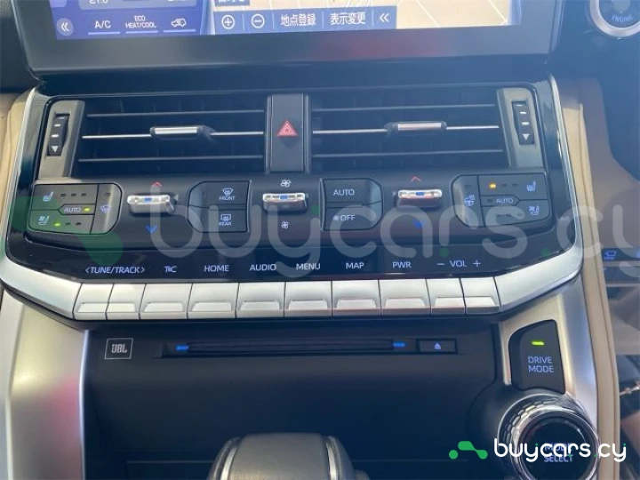 Toyota Land Cruiser 300 Белый