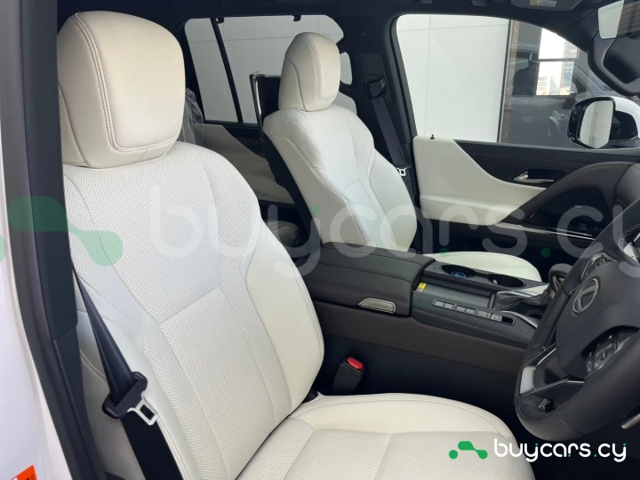 Lexus LX Белый