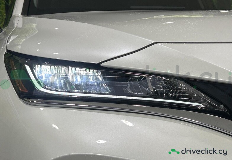 Toyota Harrier Белый