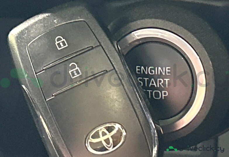 Toyota Harrier Белый