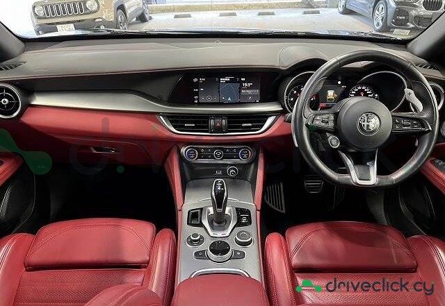Alfa Romeo Stelvio Черный