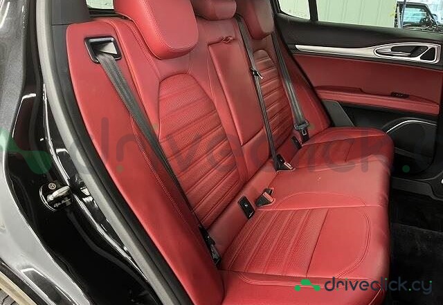 Alfa Romeo Stelvio Черный