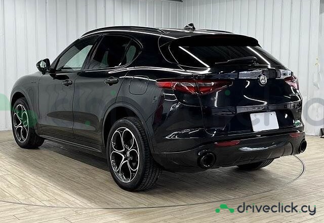 Alfa Romeo Stelvio Черный