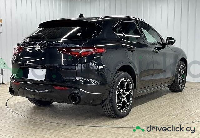 Alfa Romeo Stelvio Черный