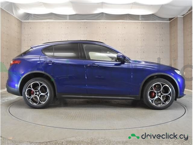 Alfa Romeo Stelvio Синий