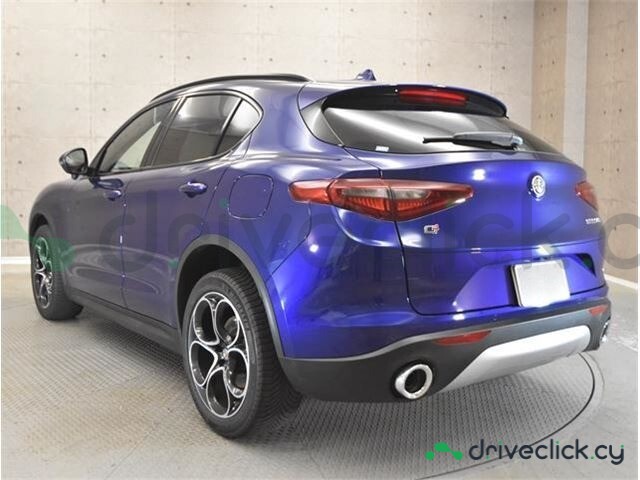 Alfa Romeo Stelvio Синий