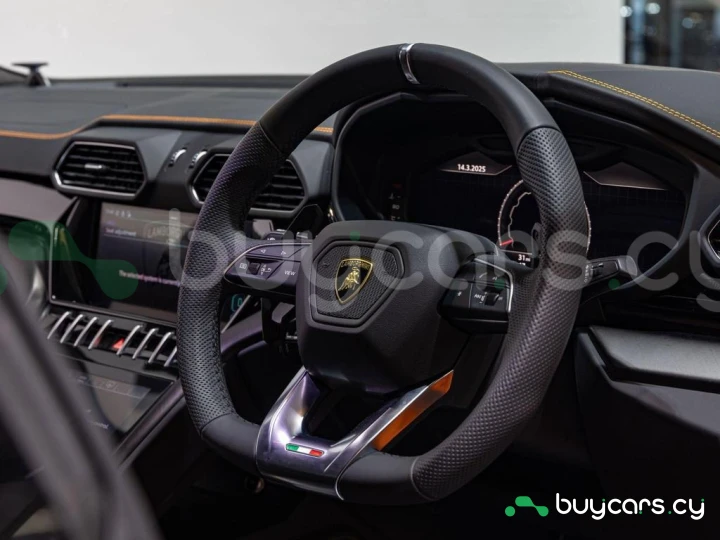 Lamborghini Urus Желтый