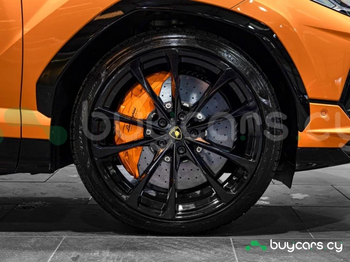 Lamborghini Urus Желтый
