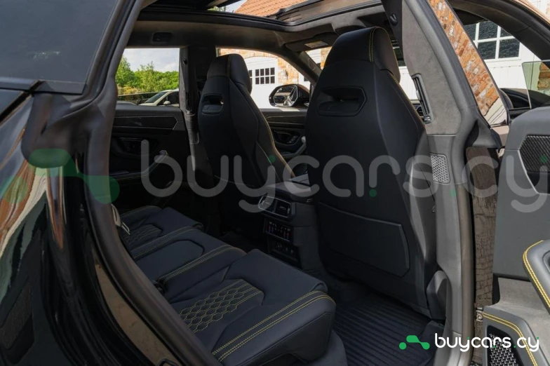 Lamborghini Urus Black