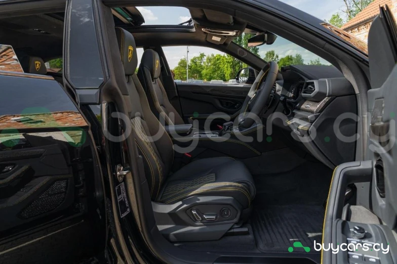 Lamborghini Urus Black