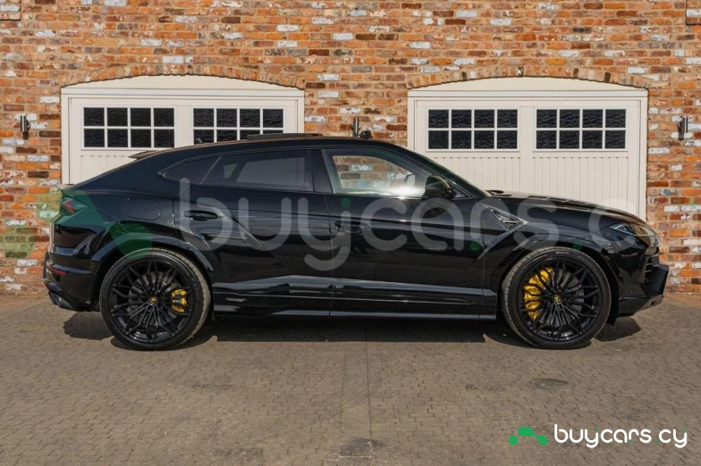 Lamborghini Urus Black
