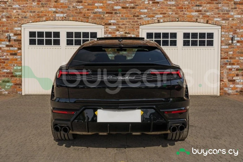 Lamborghini Urus Black