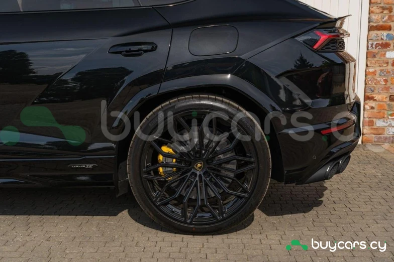 Lamborghini Urus Black