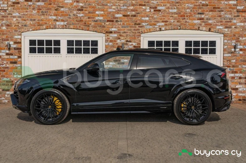 Lamborghini Urus Black