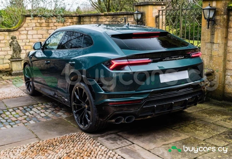 Lamborghini Urus Зеленый