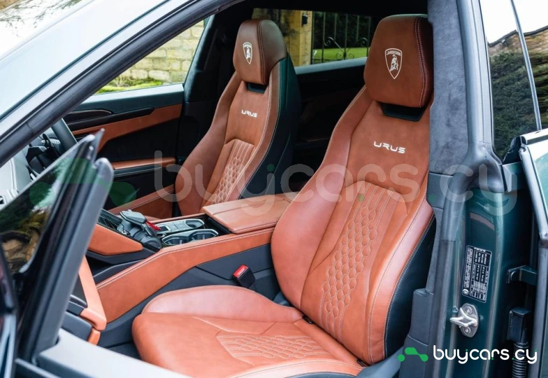 Lamborghini Urus Зеленый