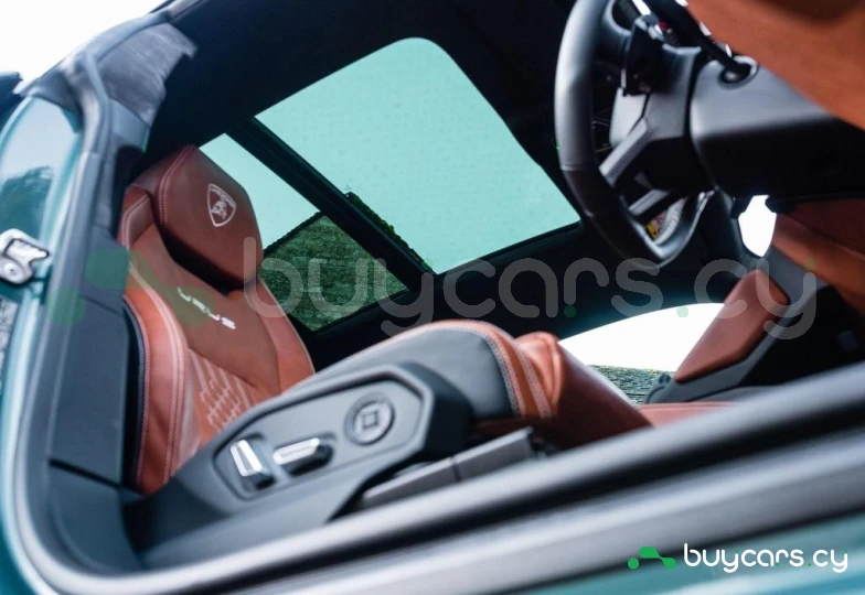 Lamborghini Urus Зеленый