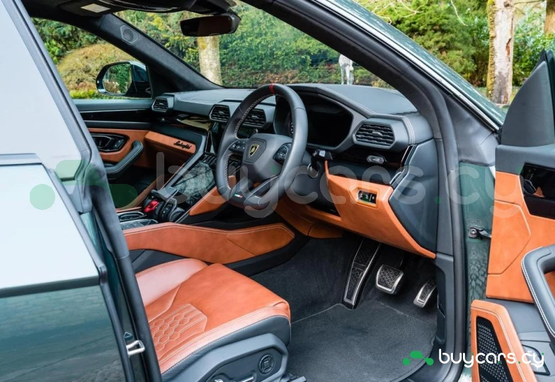 Lamborghini Urus Зеленый