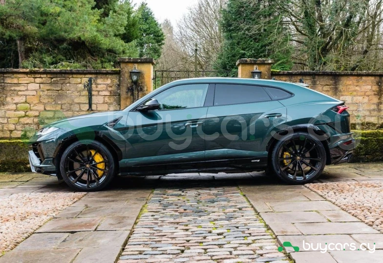 Lamborghini Urus Зеленый