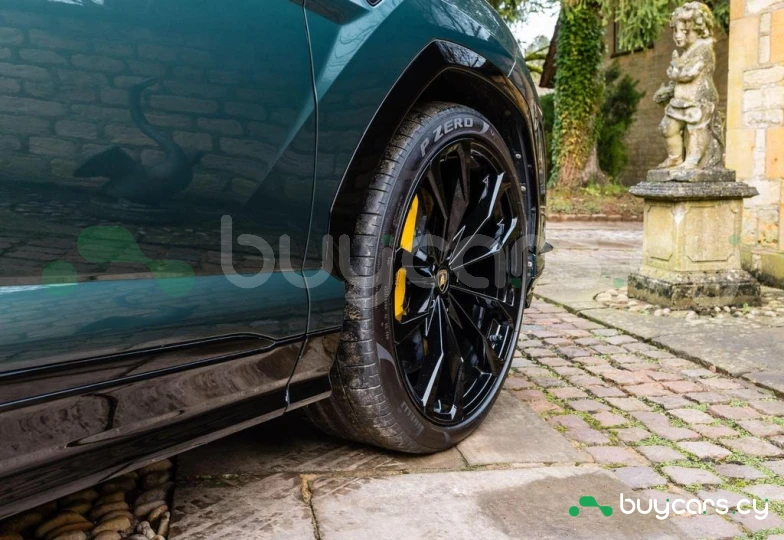 Lamborghini Urus Зеленый
