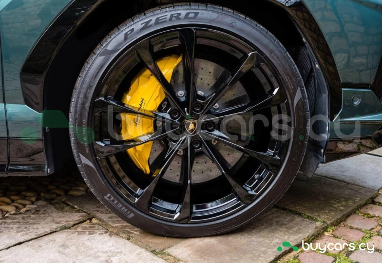Lamborghini Urus Зеленый