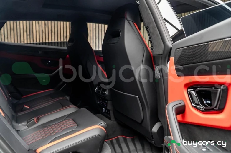 Lamborghini Urus White