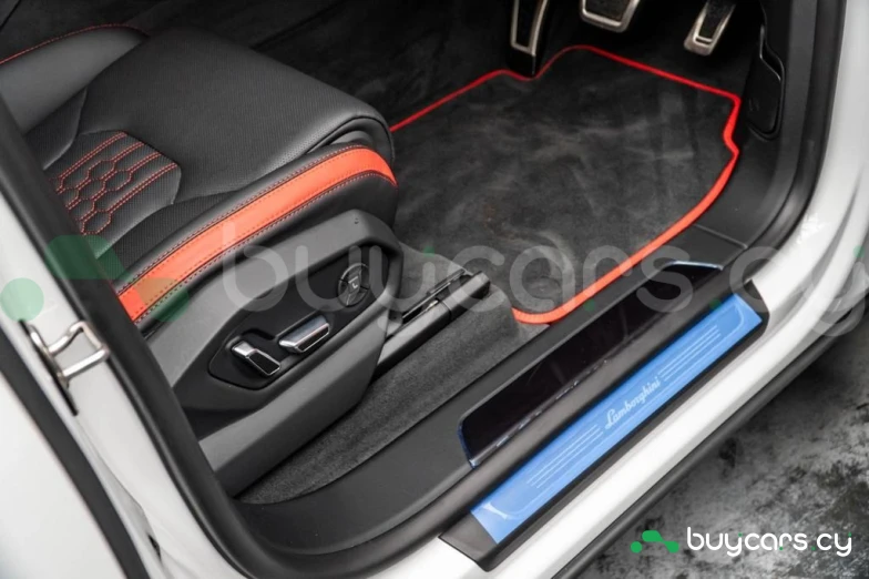 Lamborghini Urus White