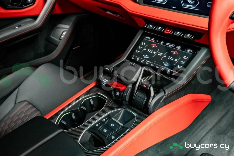 Lamborghini Urus White