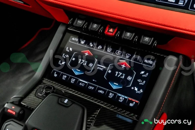 Lamborghini Urus White