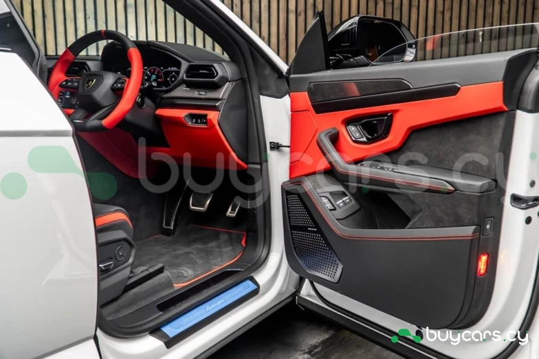 Lamborghini Urus White