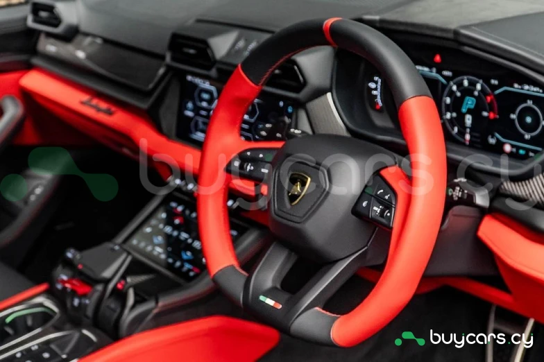 Lamborghini Urus White