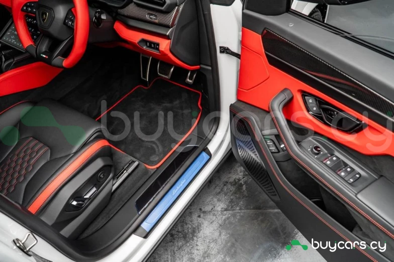 Lamborghini Urus White