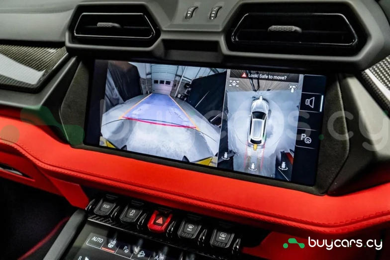 Lamborghini Urus White