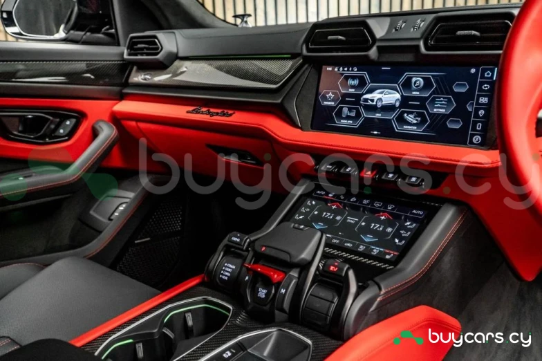 Lamborghini Urus White