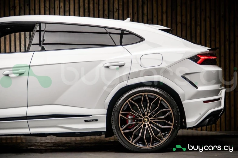 Lamborghini Urus White