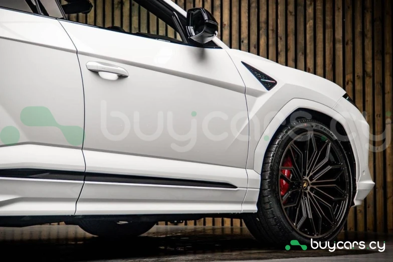 Lamborghini Urus White