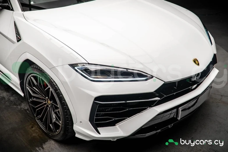 Lamborghini Urus White