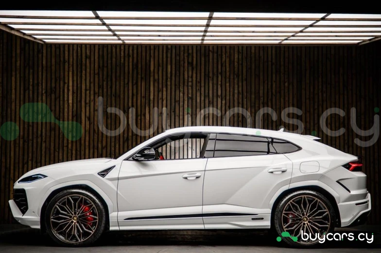 Lamborghini Urus White