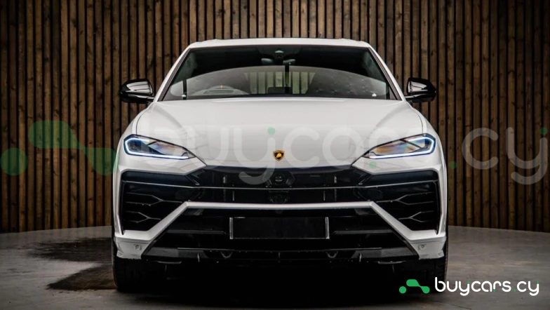 Lamborghini Urus White
