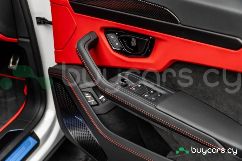 Lamborghini Urus White