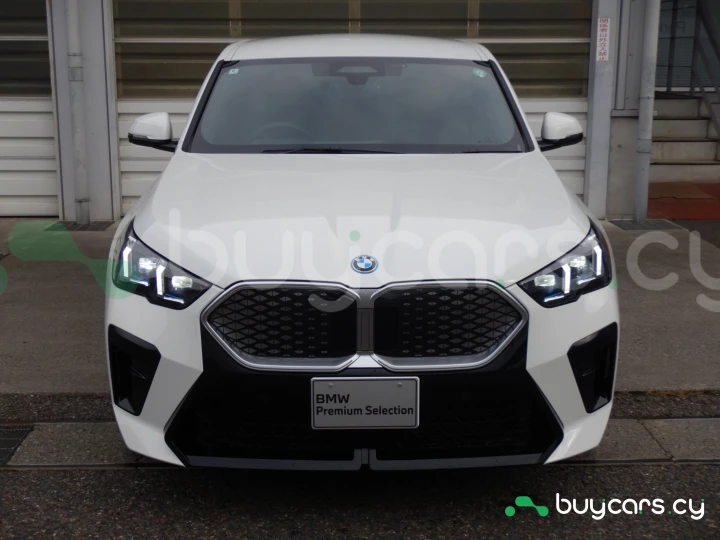 BMW iX2 Белый
