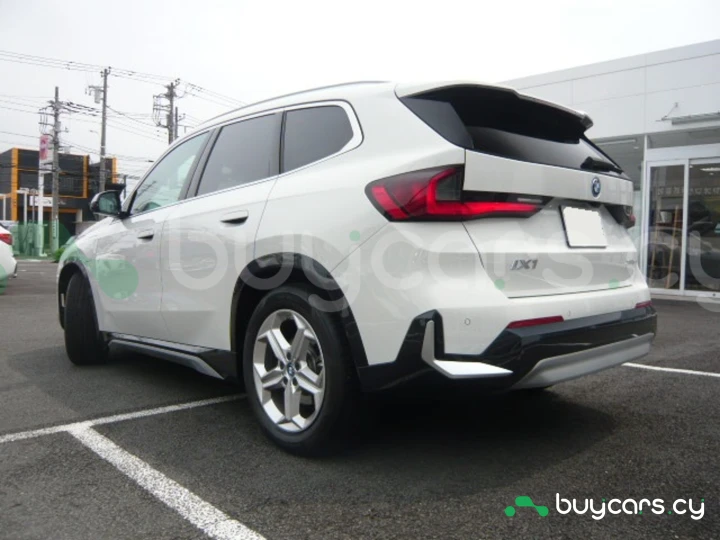 BMW iX1 Белый