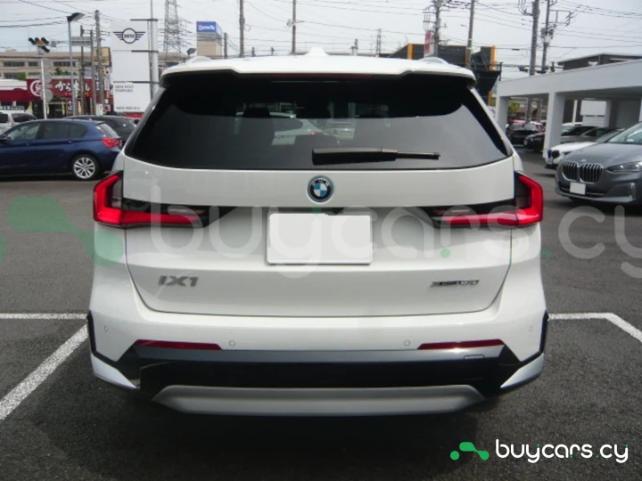 BMW iX1 Белый