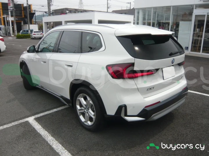 BMW iX1 Белый