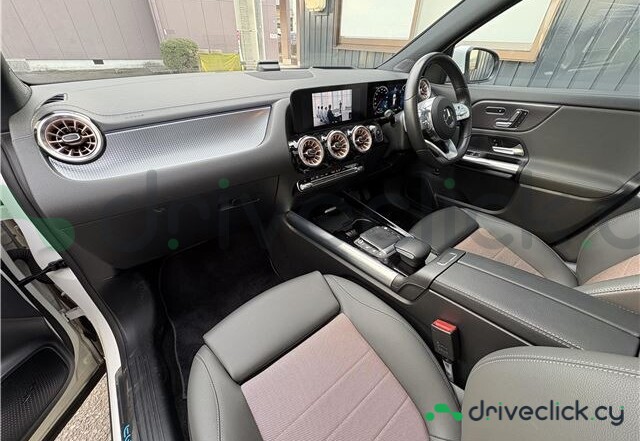 Mercedes EQA Белый